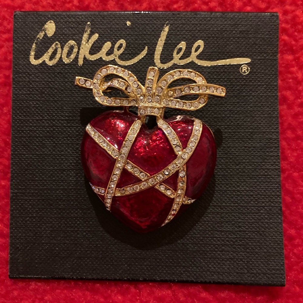 Vintage Cookie Lee Heart pin